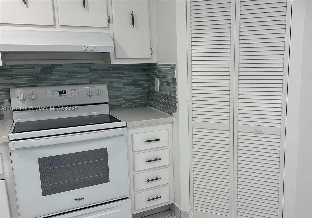 Small Image of 9273 COLLINS AVE #1107, Surfside Number 25