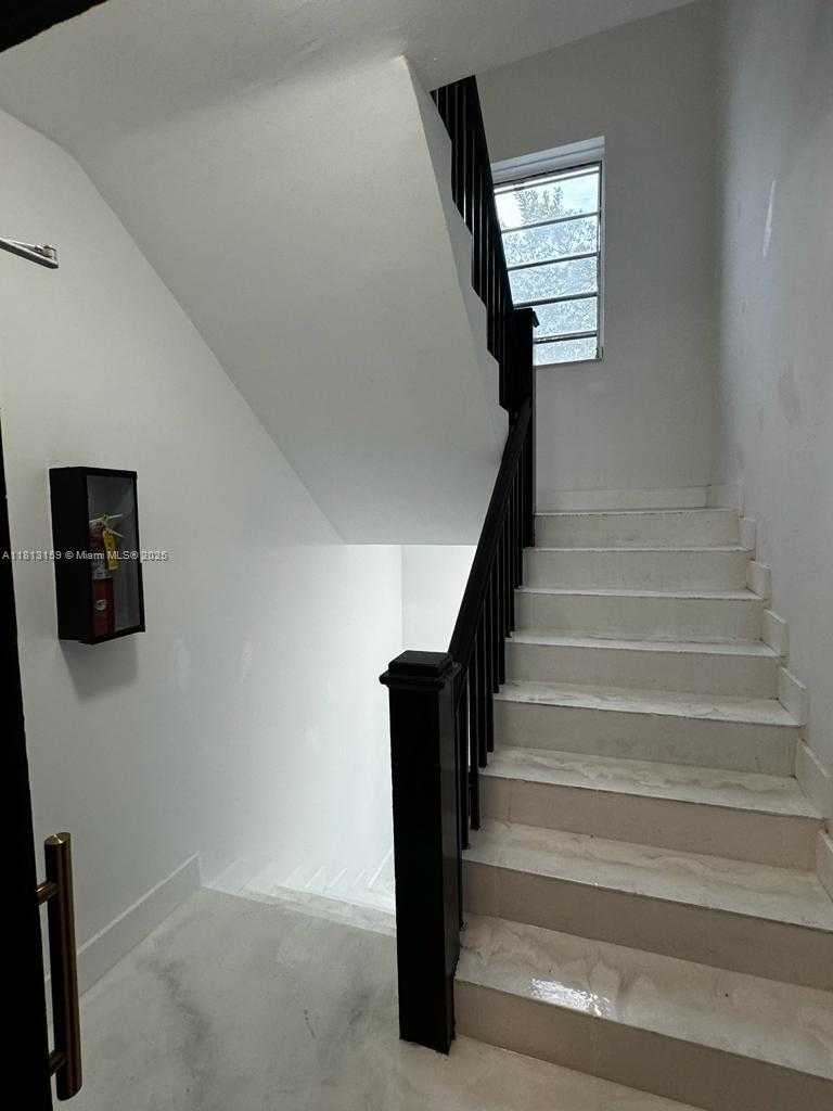 Small Image of 444 PONCE DE LEON BLVD #6, Coral Gables Number 6