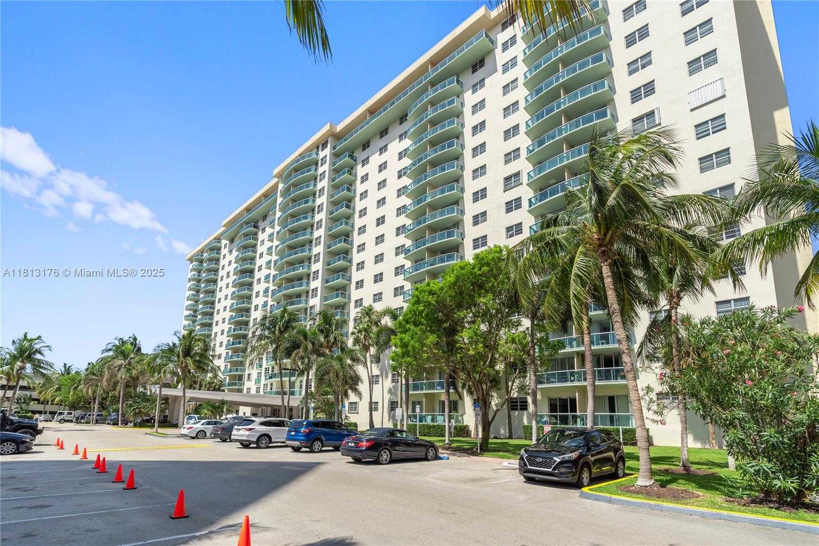 Small Image of 19390 COLLINS AVE #502, Sunny Isles Beach Number 3