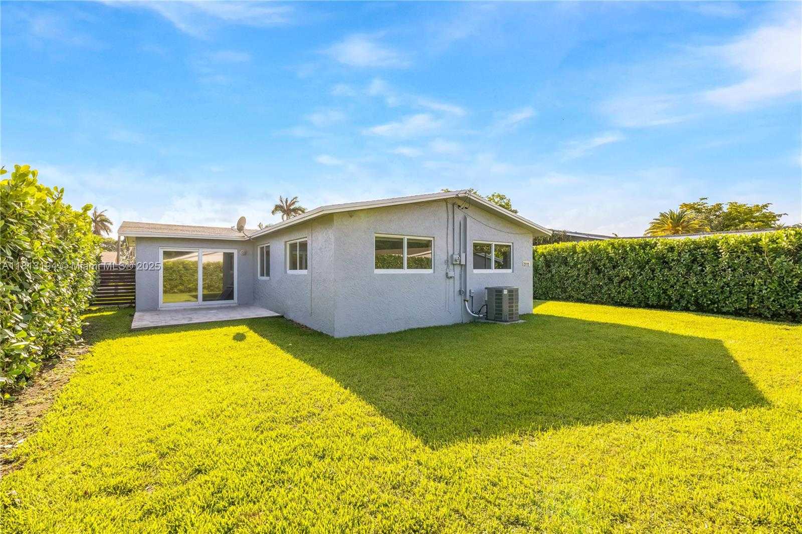 Small Image of 2111 NORTH 14TH CT, Hollywood Number 12