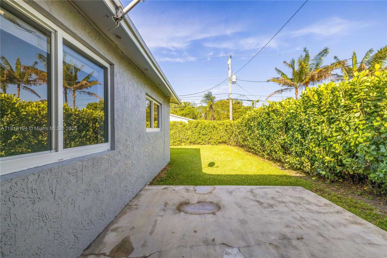 Small Image of 2111 NORTH 14TH CT, Hollywood Number 17