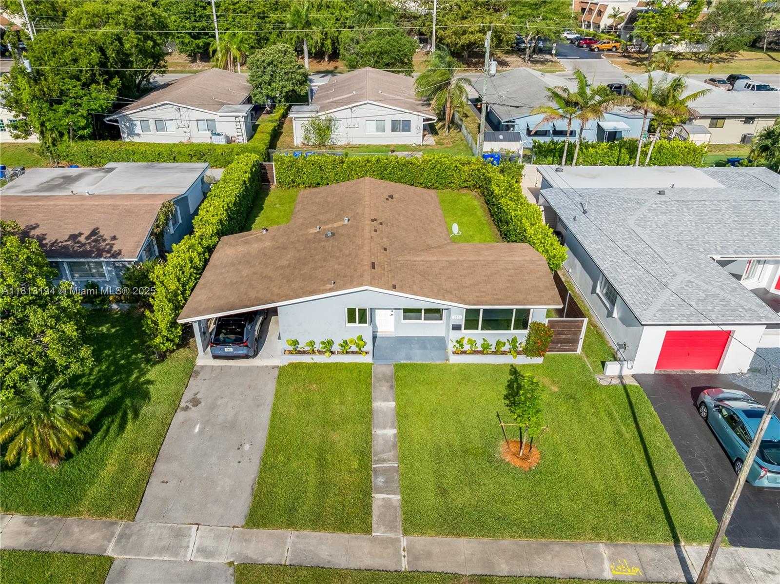 Small Image of 2111 NORTH 14TH CT, Hollywood Number 2