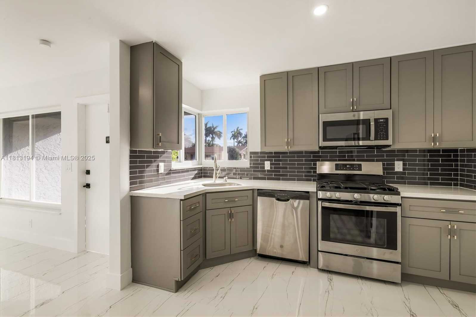 Small Image of 2111 NORTH 14TH CT, Hollywood Number 20