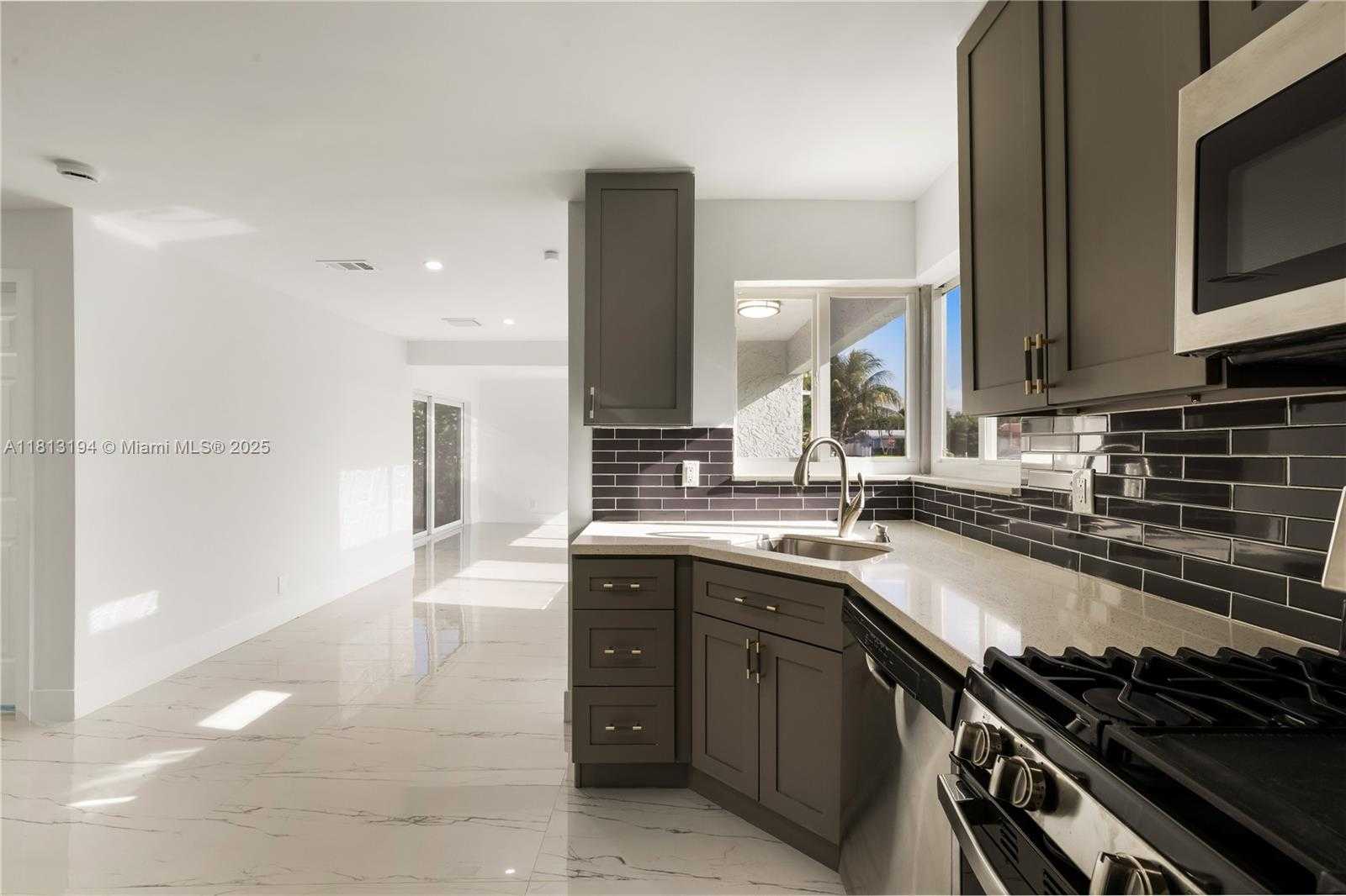 Small Image of 2111 NORTH 14TH CT, Hollywood Number 21