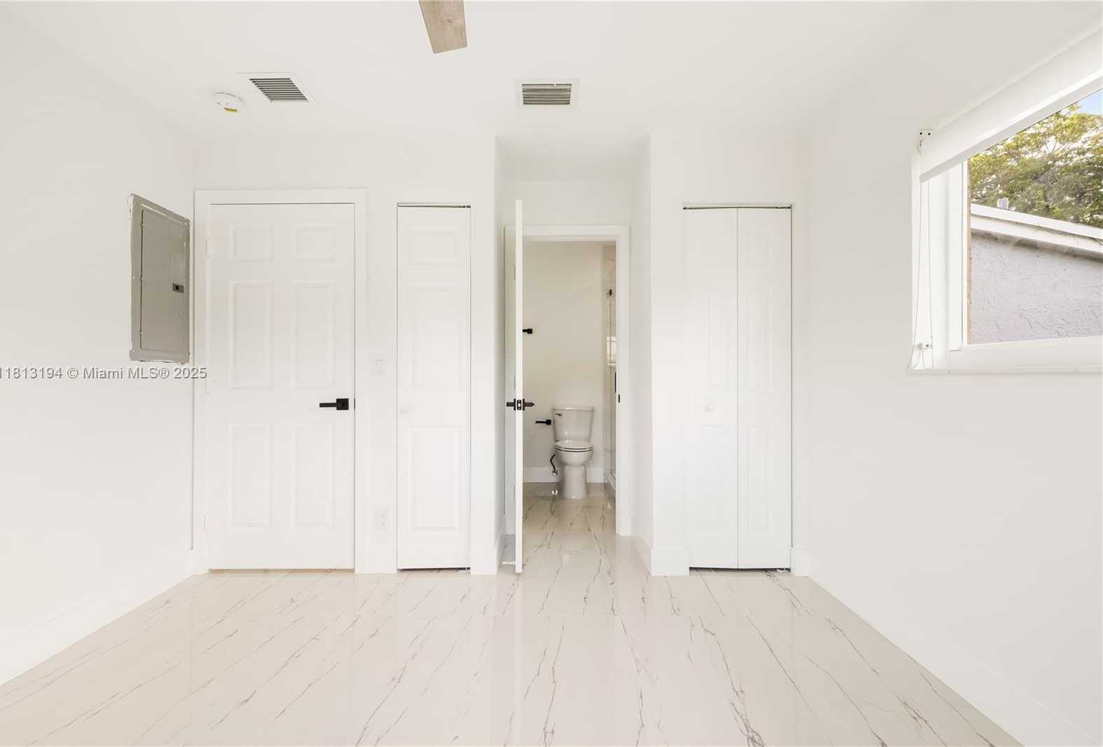 Small Image of 2111 NORTH 14TH CT, Hollywood Number 28