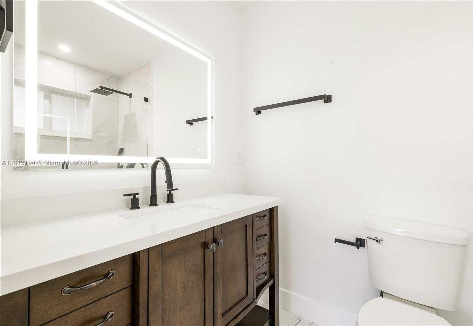 Small Image of 2111 NORTH 14TH CT, Hollywood Number 30