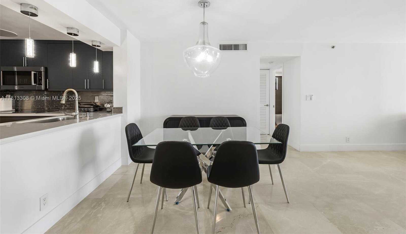 Small Image of 2625 COLLINS AVE #907, Miami Beach Number 16