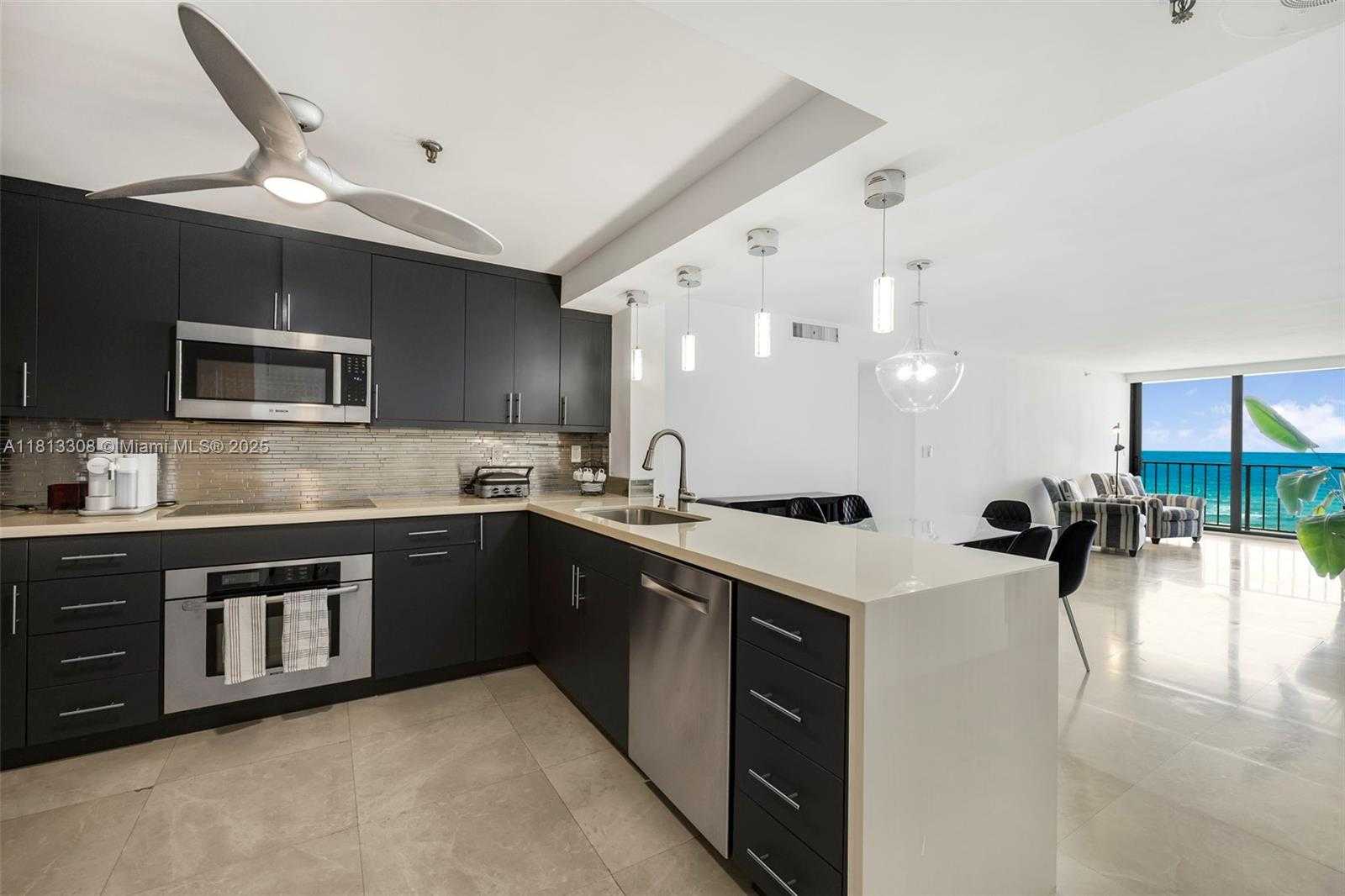 Small Image of 2625 COLLINS AVE #907, Miami Beach Number 2