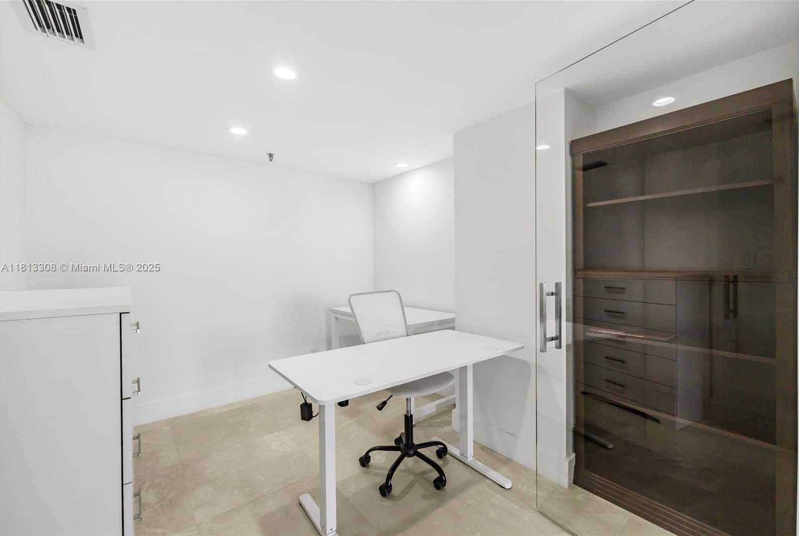 Small Image of 2625 COLLINS AVE #907, Miami Beach Number 26