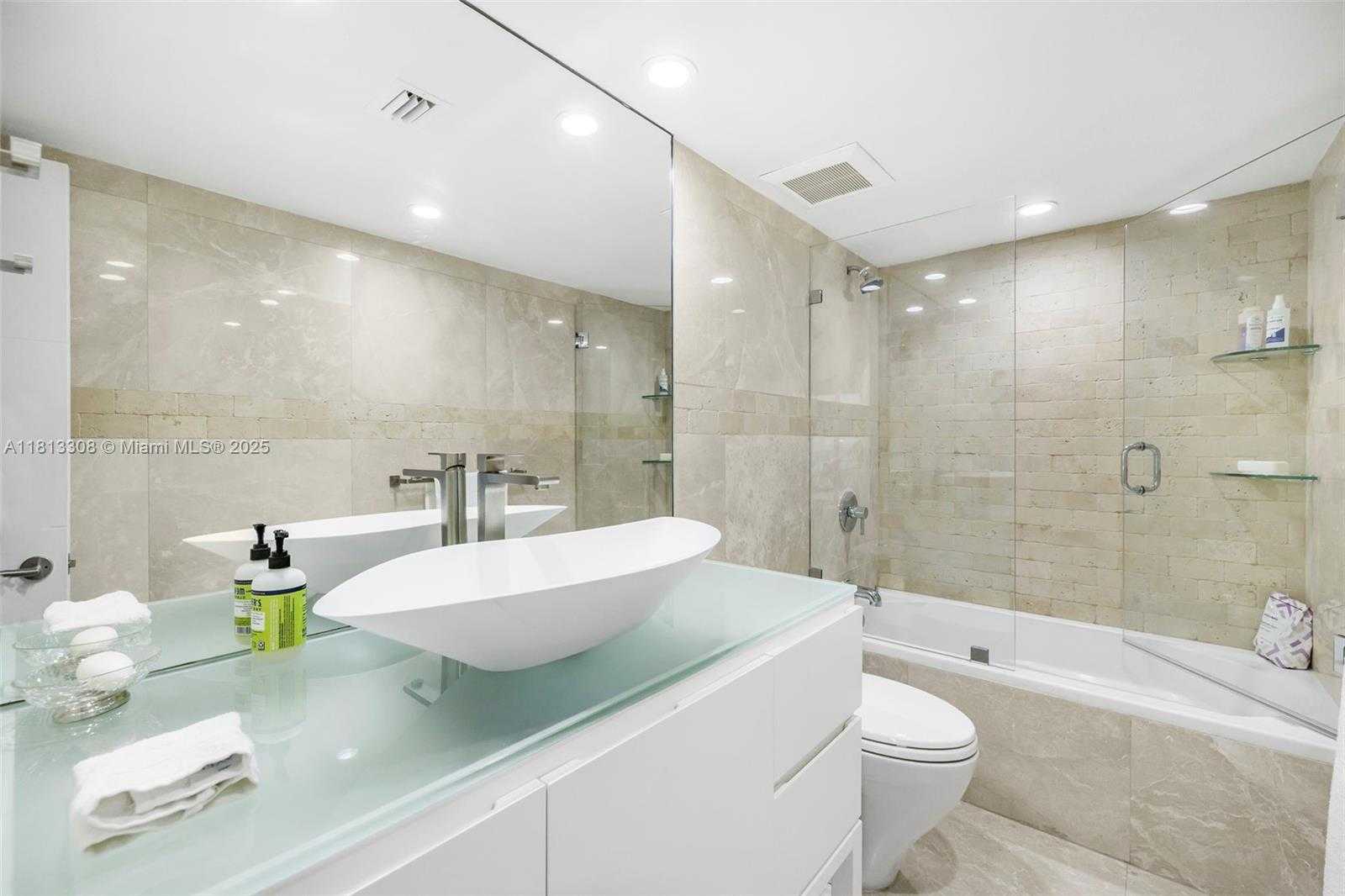 Small Image of 2625 COLLINS AVE #907, Miami Beach Number 27