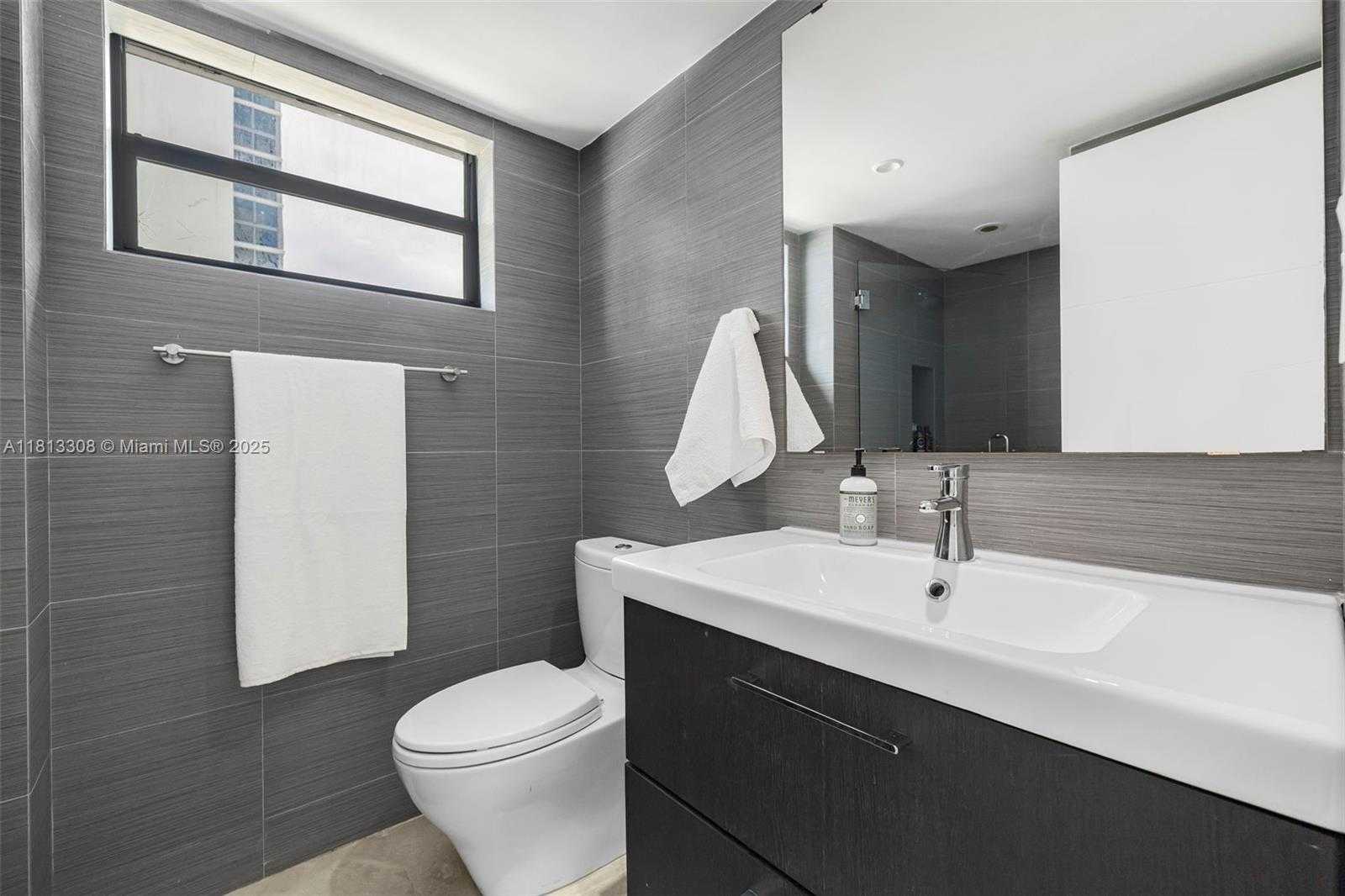 Small Image of 2625 COLLINS AVE #907, Miami Beach Number 31