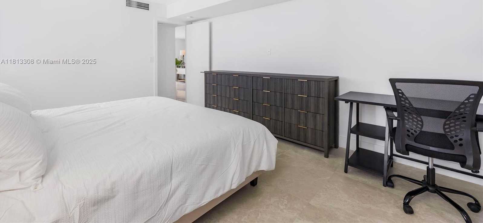 Small Image of 2625 COLLINS AVE #907, Miami Beach Number 34