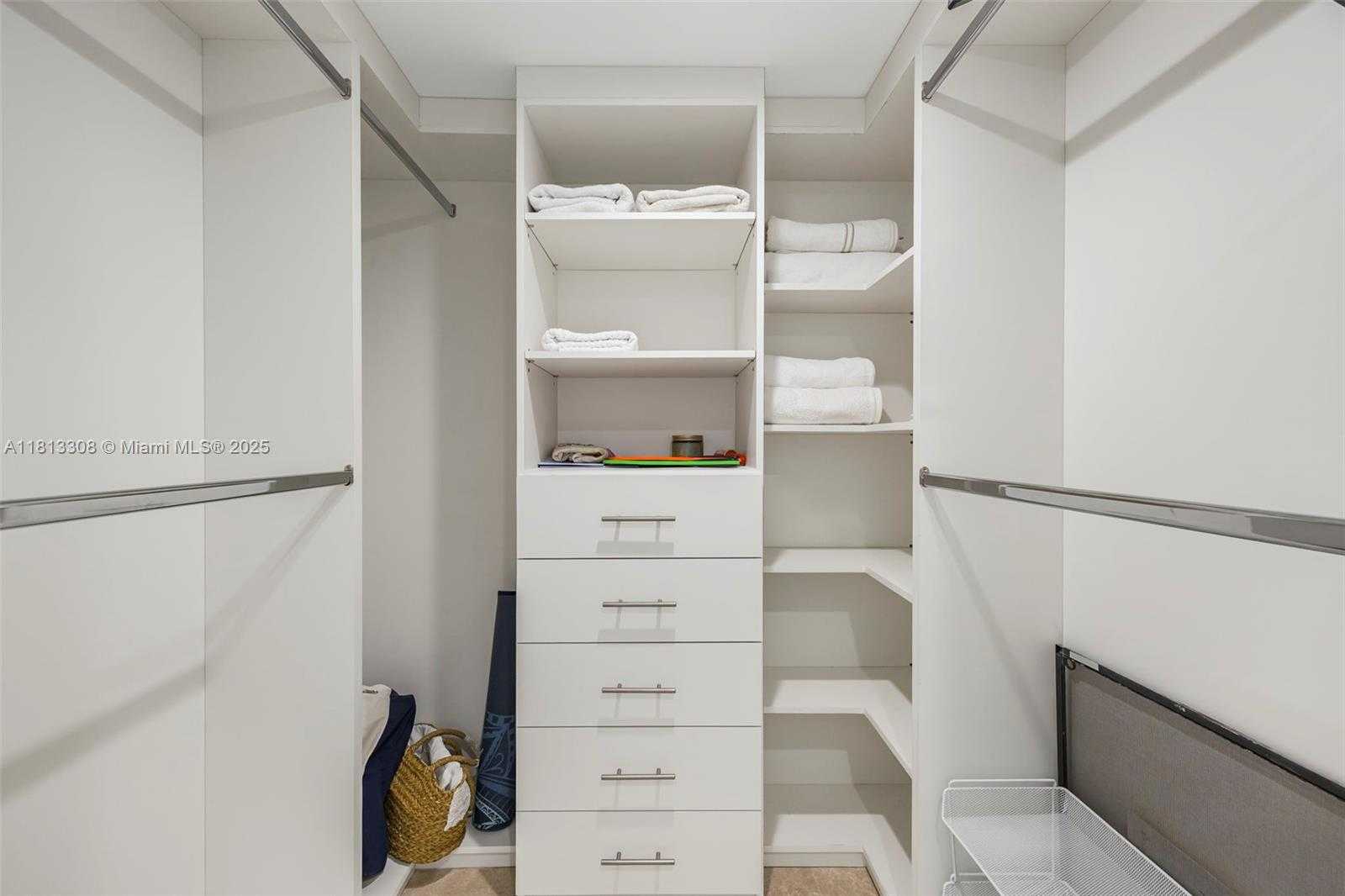 Small Image of 2625 COLLINS AVE #907, Miami Beach Number 36