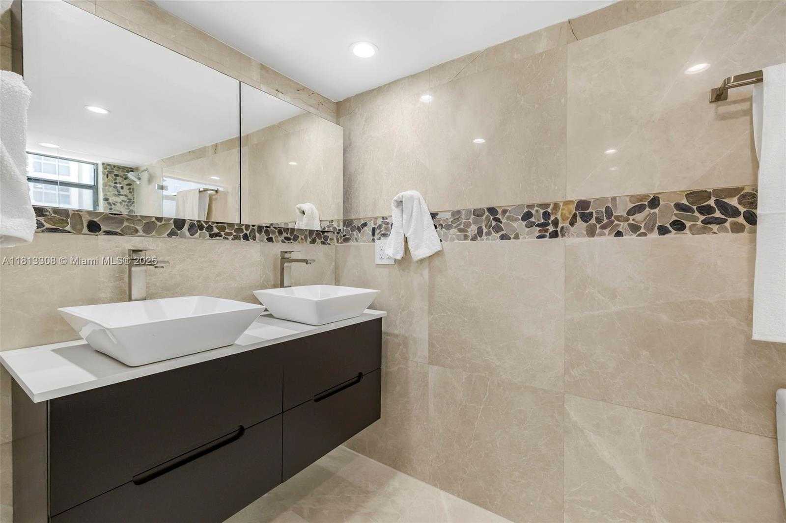 Small Image of 2625 COLLINS AVE #907, Miami Beach Number 38