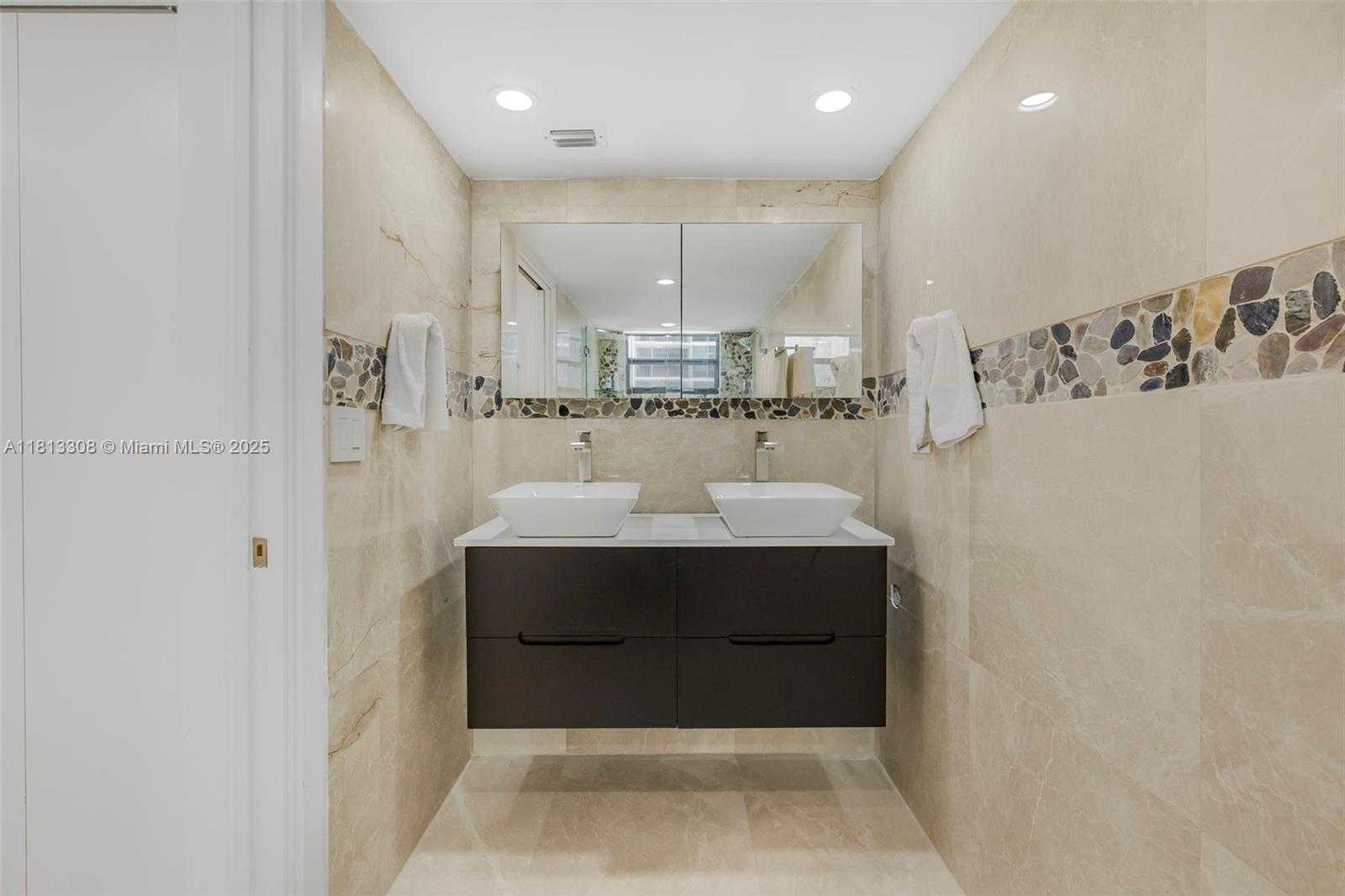 Small Image of 2625 COLLINS AVE #907, Miami Beach Number 39