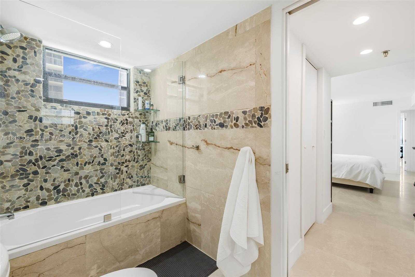 Small Image of 2625 COLLINS AVE #907, Miami Beach Number 40