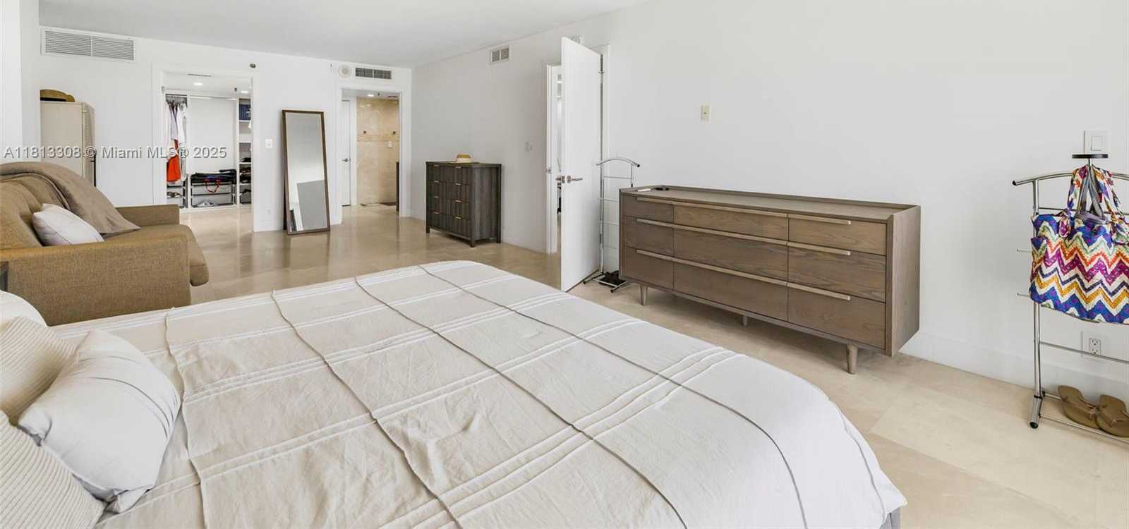 Small Image of 2625 COLLINS AVE #907, Miami Beach Number 44