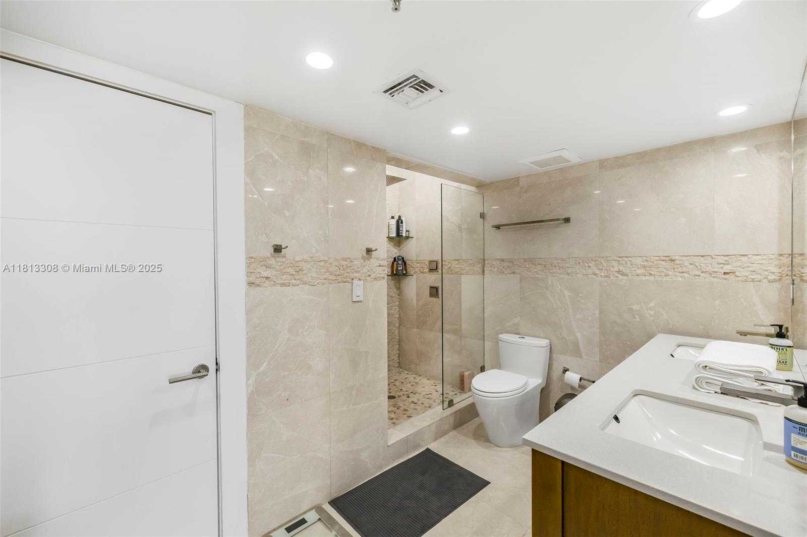 Small Image of 2625 COLLINS AVE #907, Miami Beach Number 49