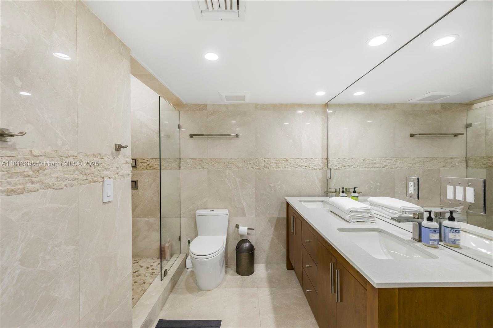 Small Image of 2625 COLLINS AVE #907, Miami Beach Number 50