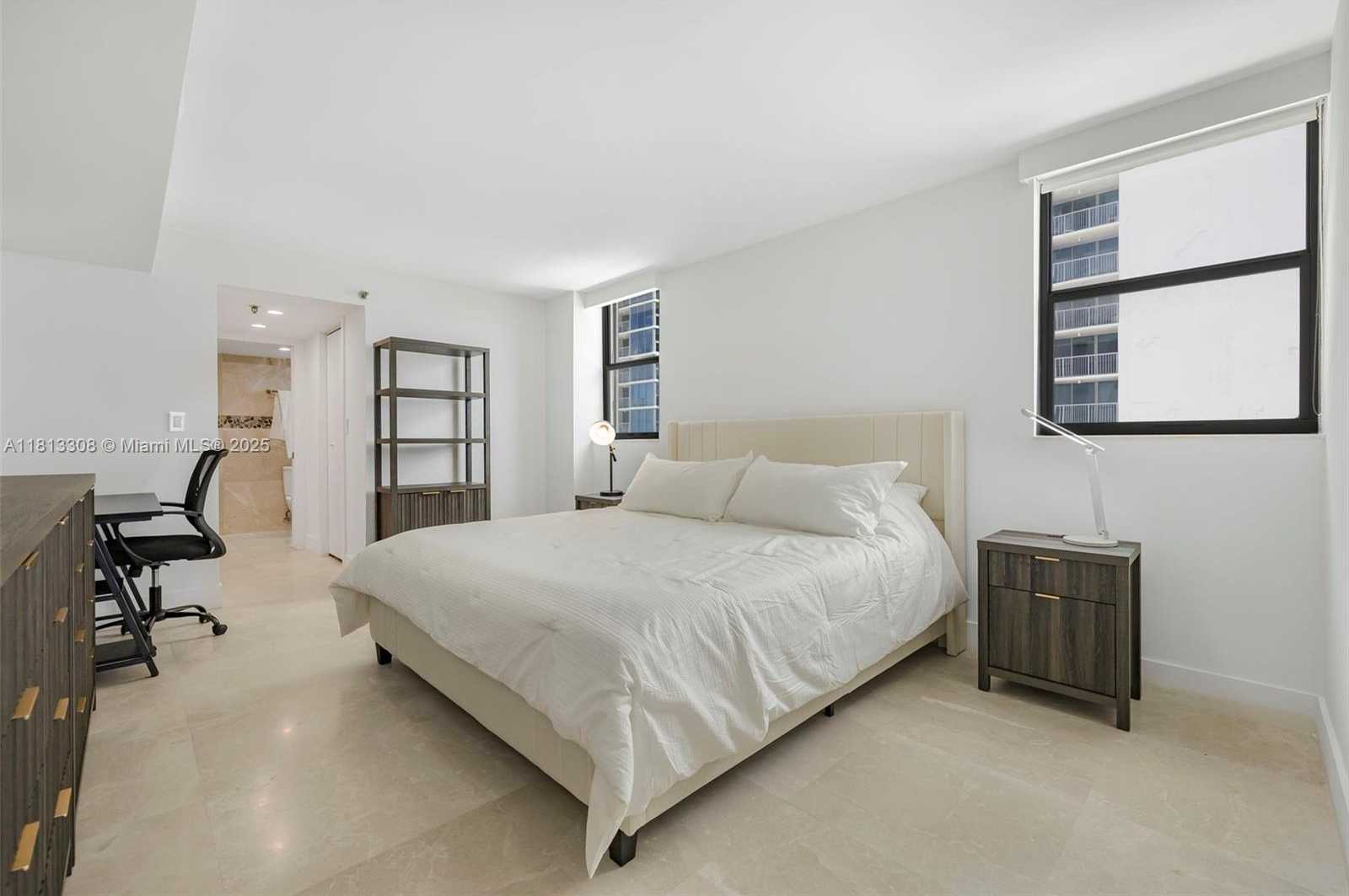 Small Image of 2625 COLLINS AVE #907, Miami Beach Number 8