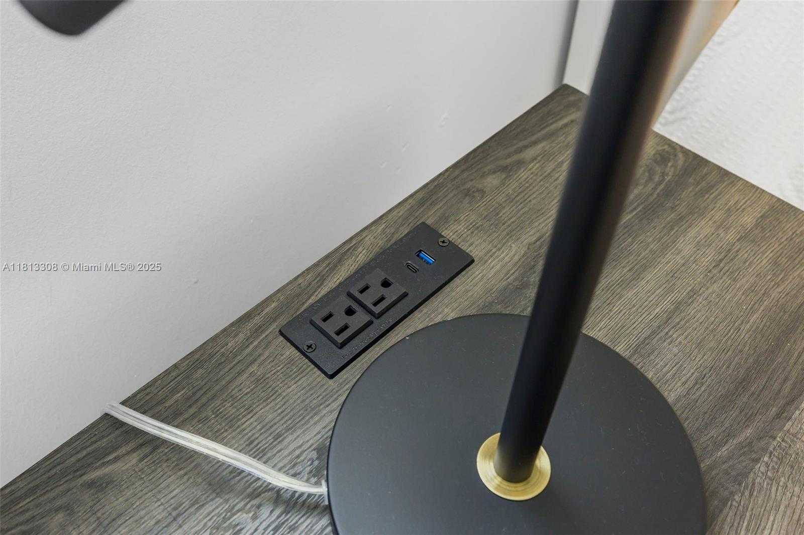 Small Image of 2625 COLLINS AVE #907, Miami Beach Number 9