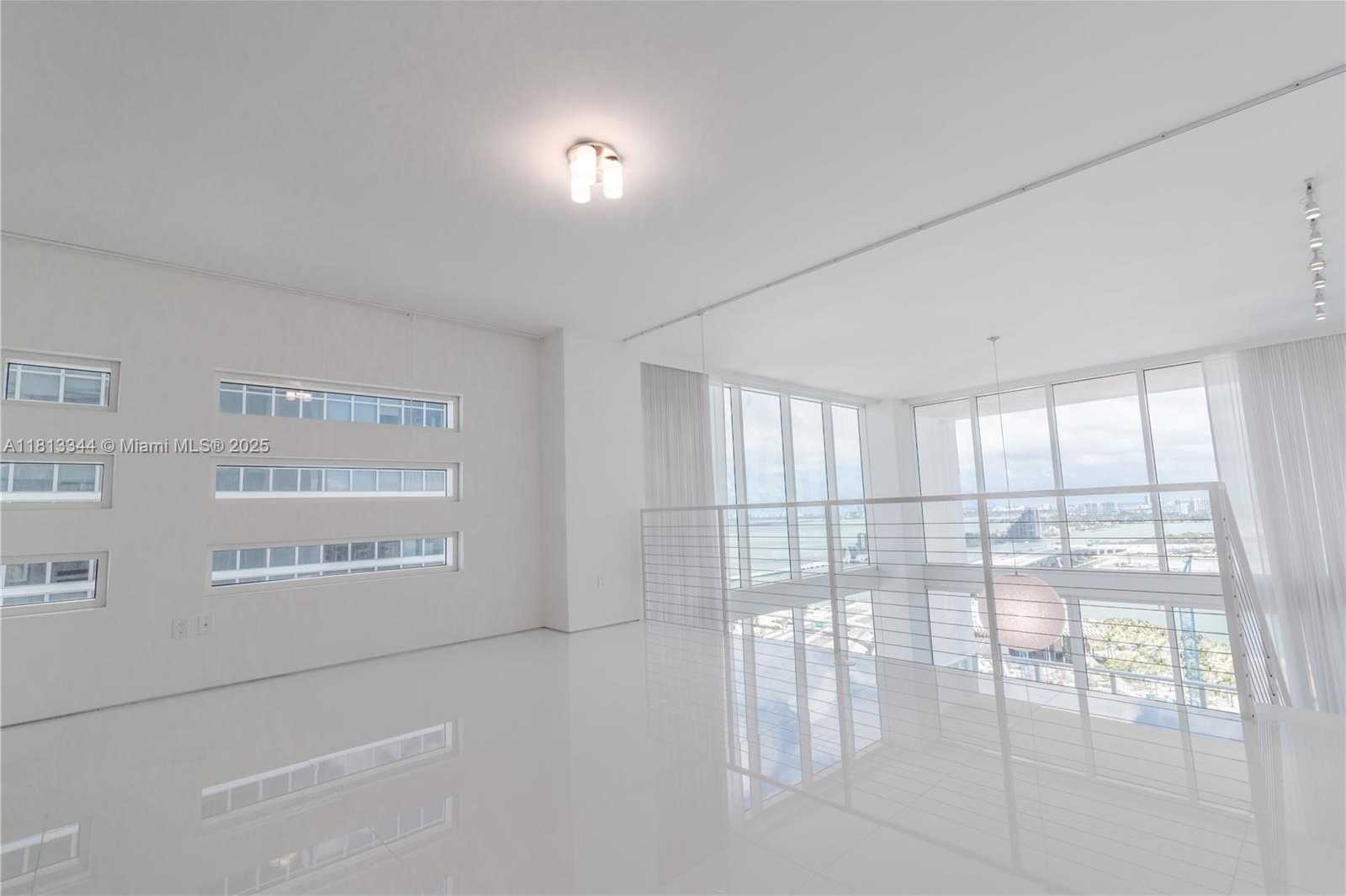 Small Image of 1040 BISCAYNE BLVD #2504, Miami Number 10
