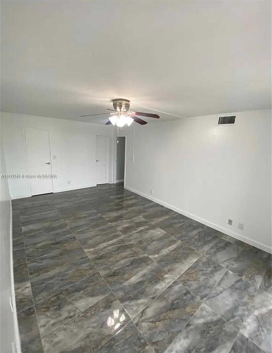 Small Image of 2101 ATLANTIC SHORES BLVD #402, Hallandale Beach Number 10