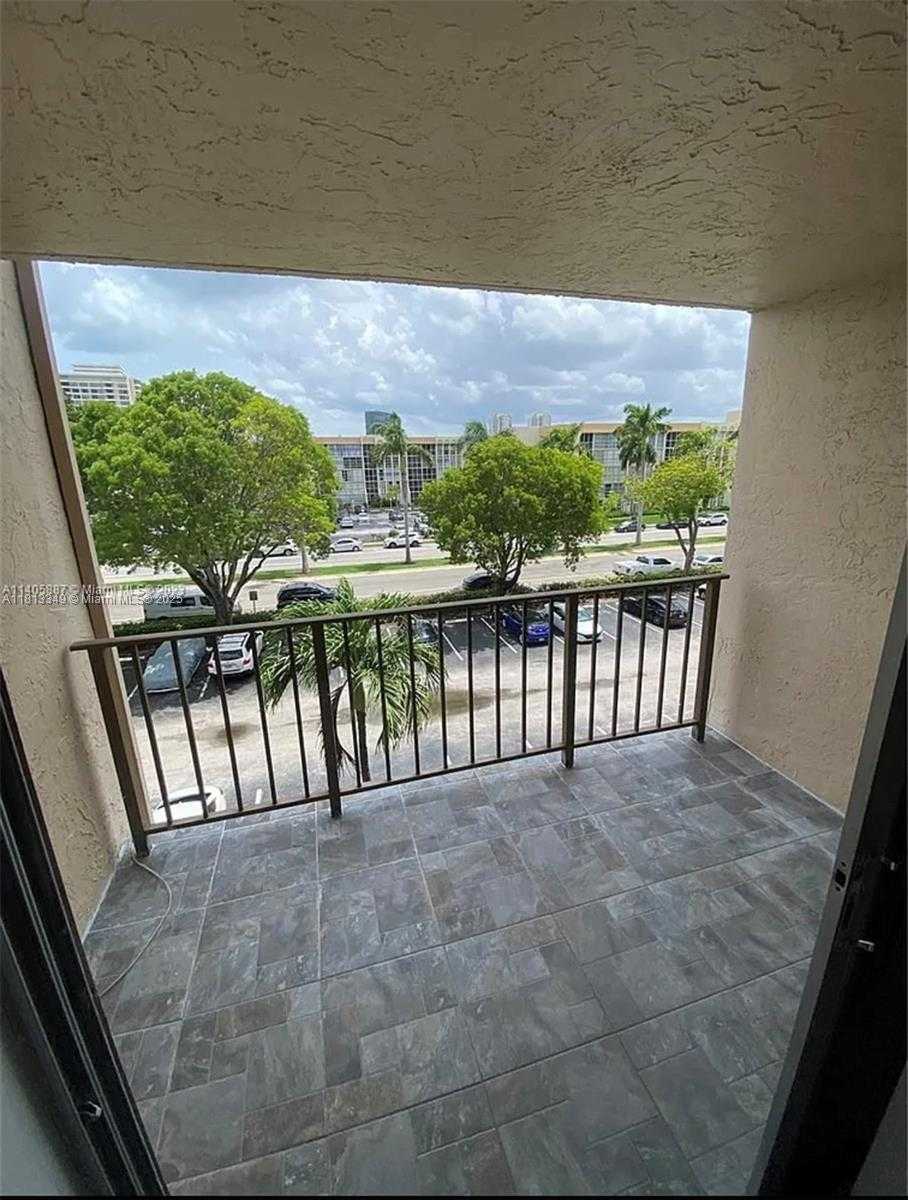 Small Image of 2101 ATLANTIC SHORES BLVD #402, Hallandale Beach Number 11