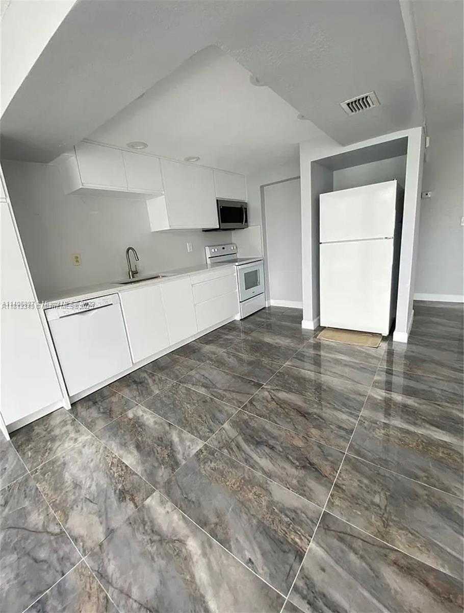 Small Image of 2101 ATLANTIC SHORES BLVD #402, Hallandale Beach Number 2