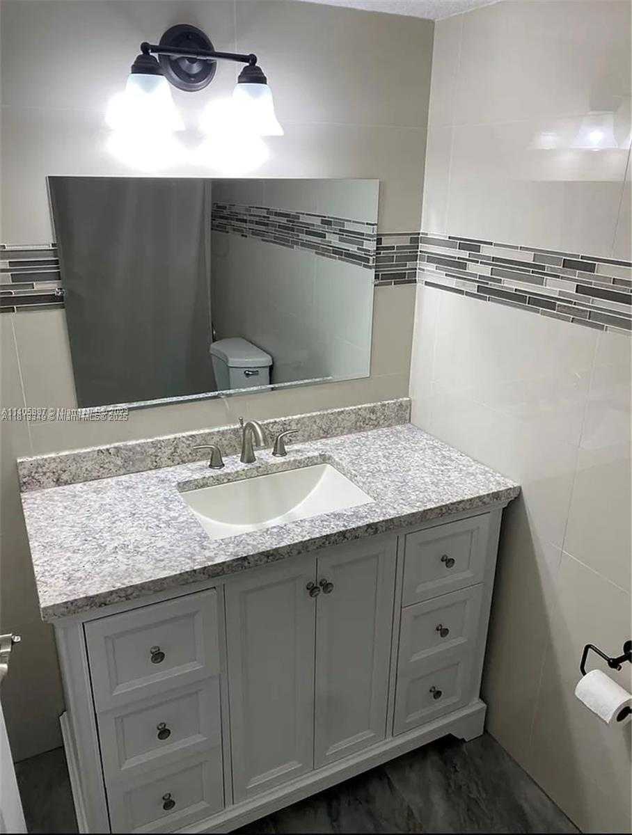 Small Image of 2101 ATLANTIC SHORES BLVD #402, Hallandale Beach Number 6