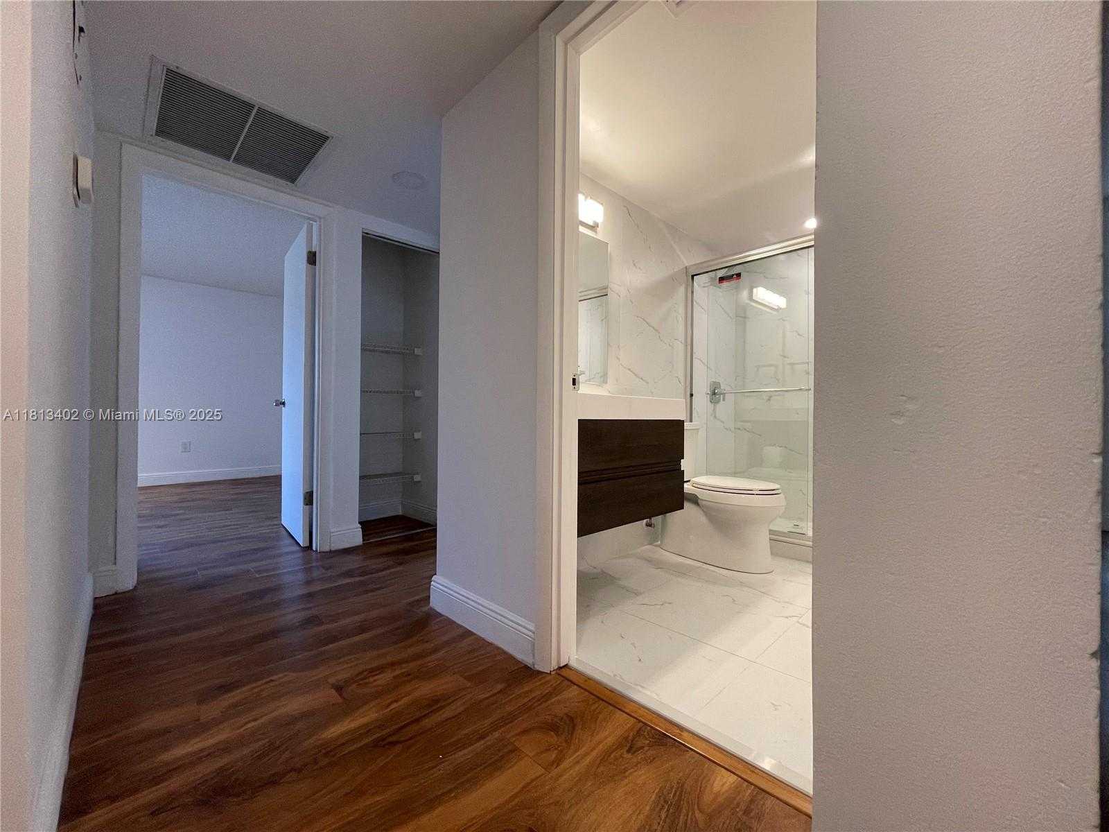Small Image of 8373 LAKE DR #306, Doral Number 15