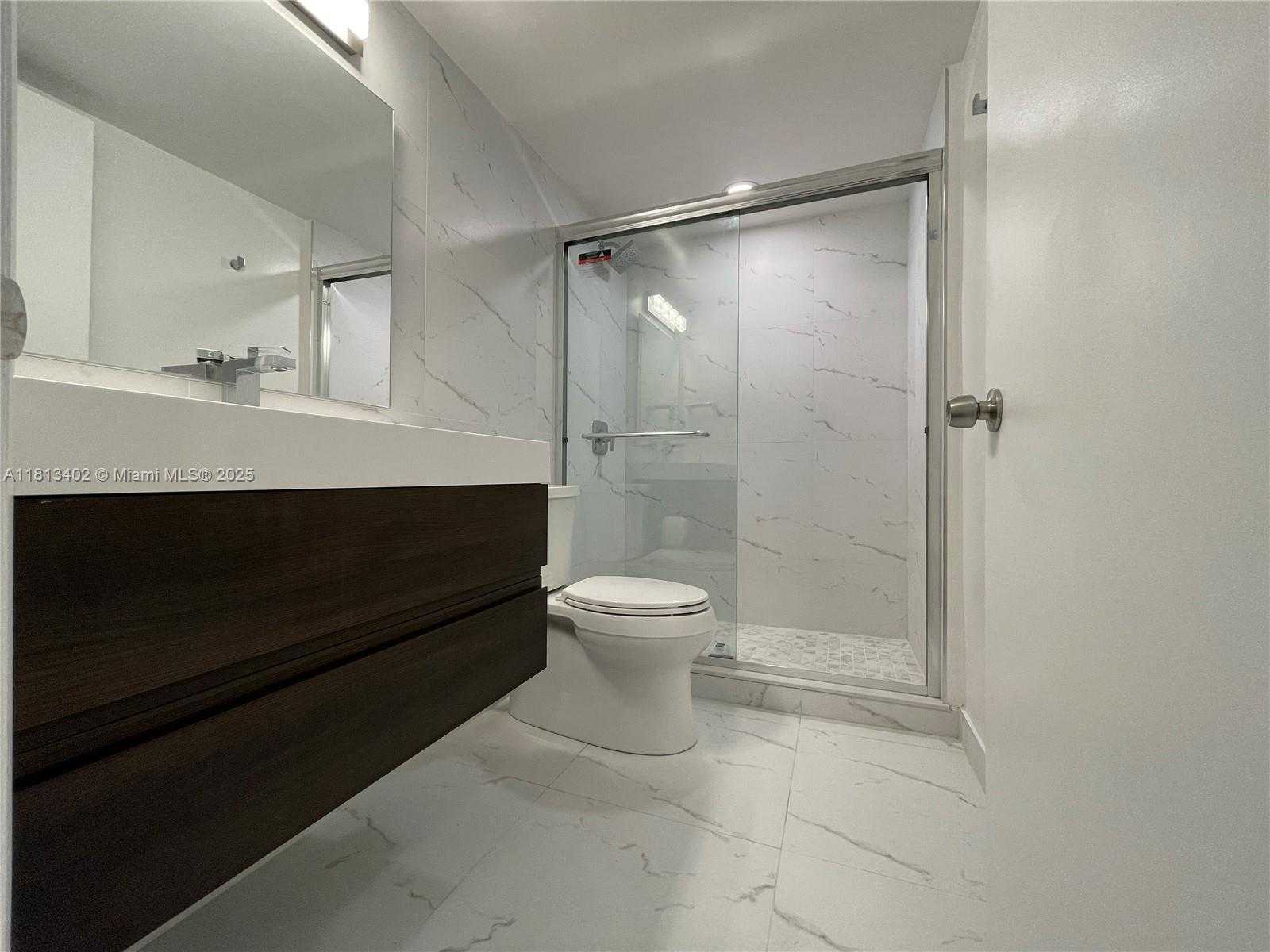 Small Image of 8373 LAKE DR #306, Doral Number 16