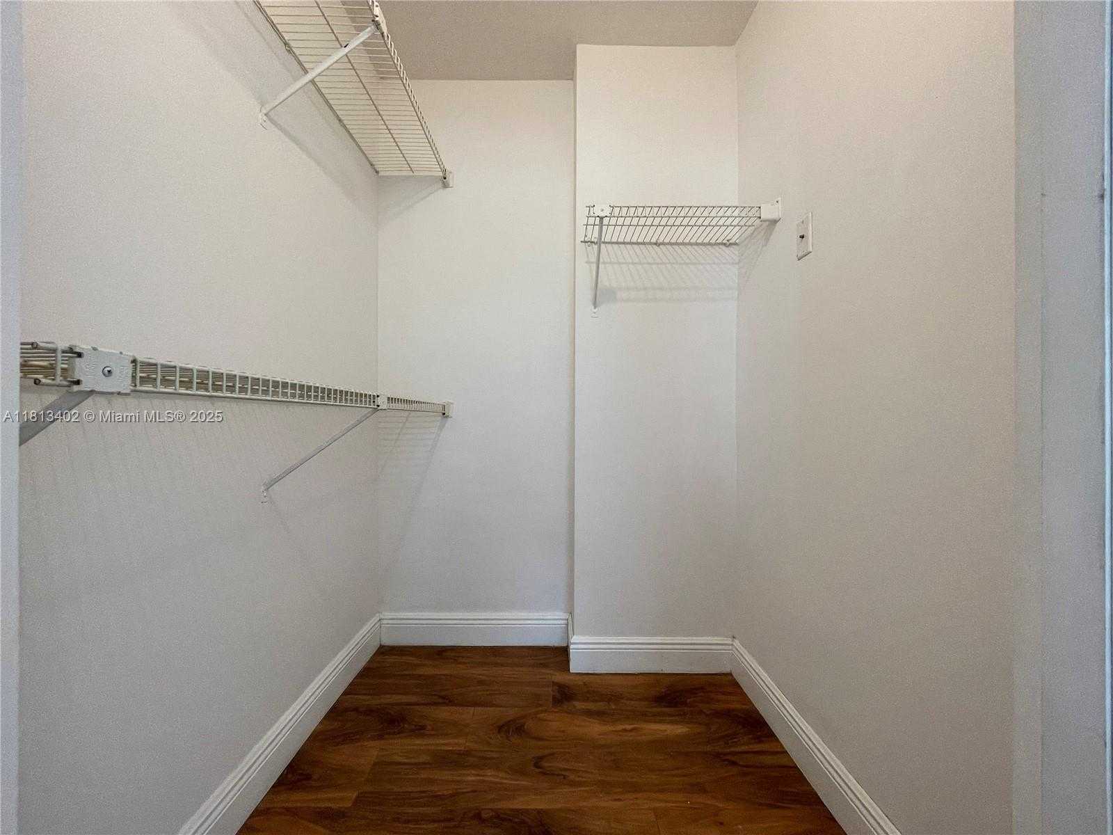 Small Image of 8373 LAKE DR #306, Doral Number 22