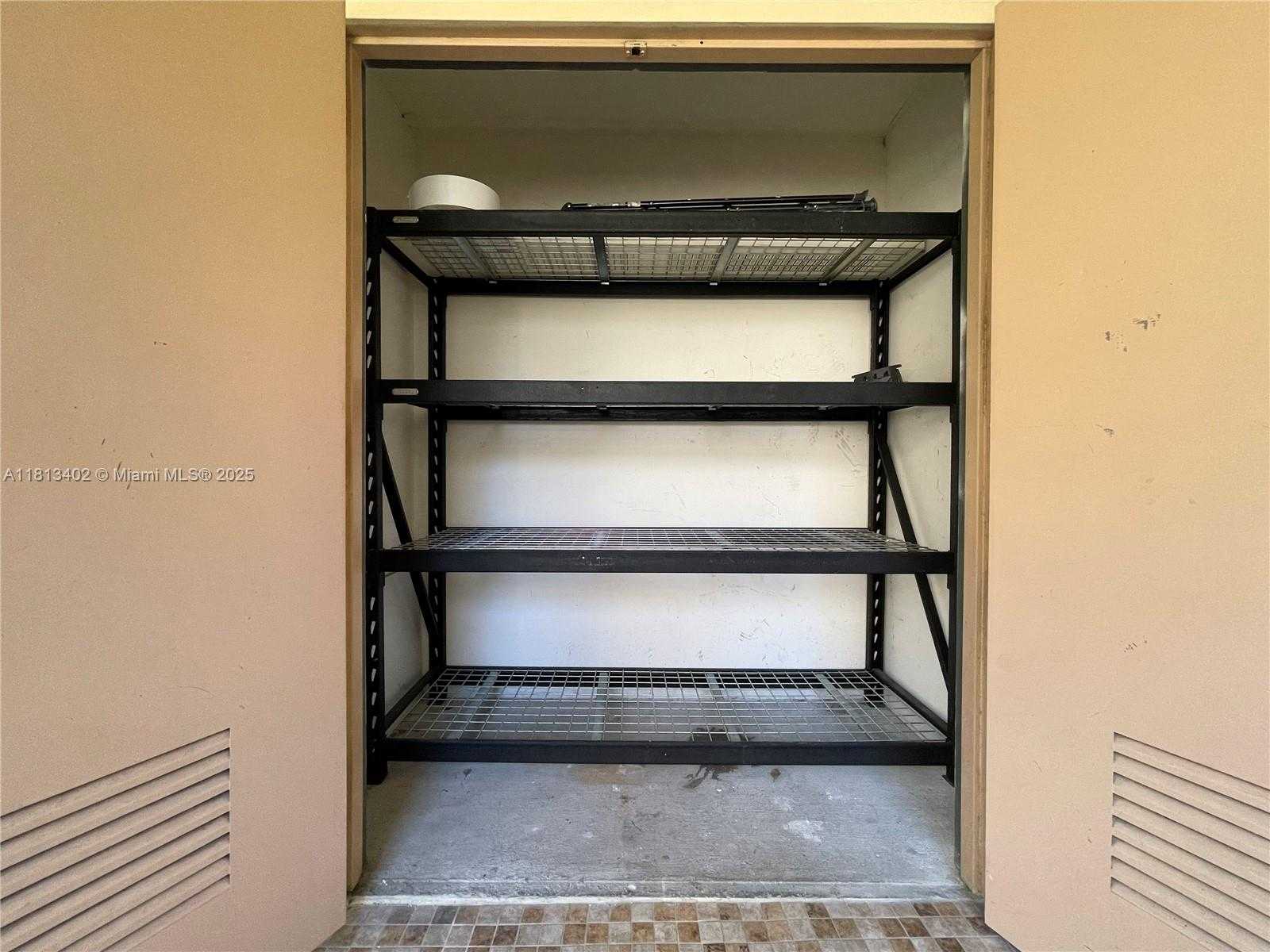 Small Image of 8373 LAKE DR #306, Doral Number 39