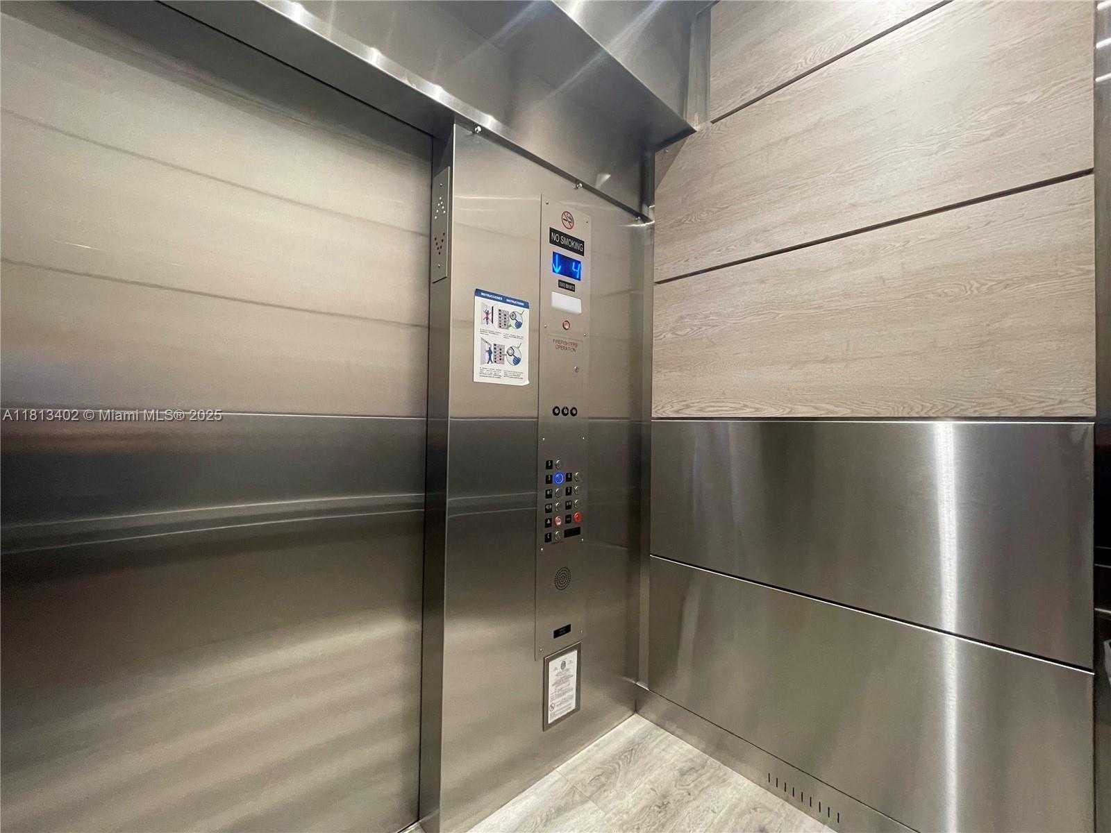 Small Image of 8373 LAKE DR #306, Doral Number 40