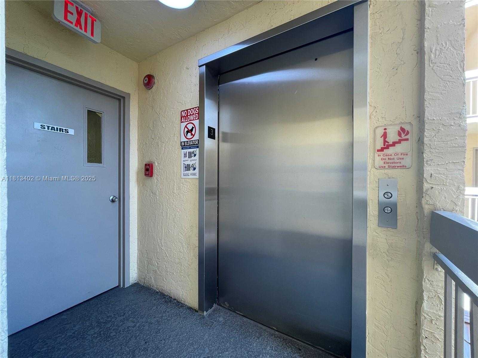 Small Image of 8373 LAKE DR #306, Doral Number 41