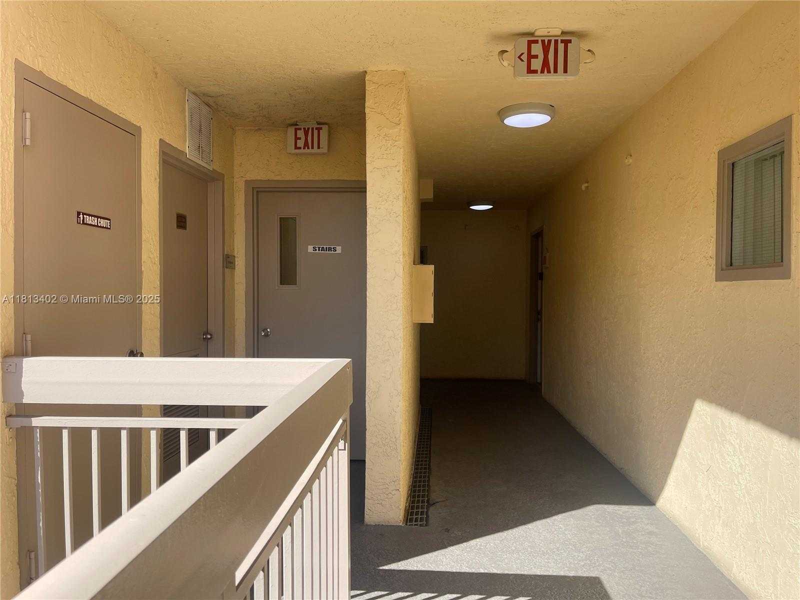 Small Image of 8373 LAKE DR #306, Doral Number 42