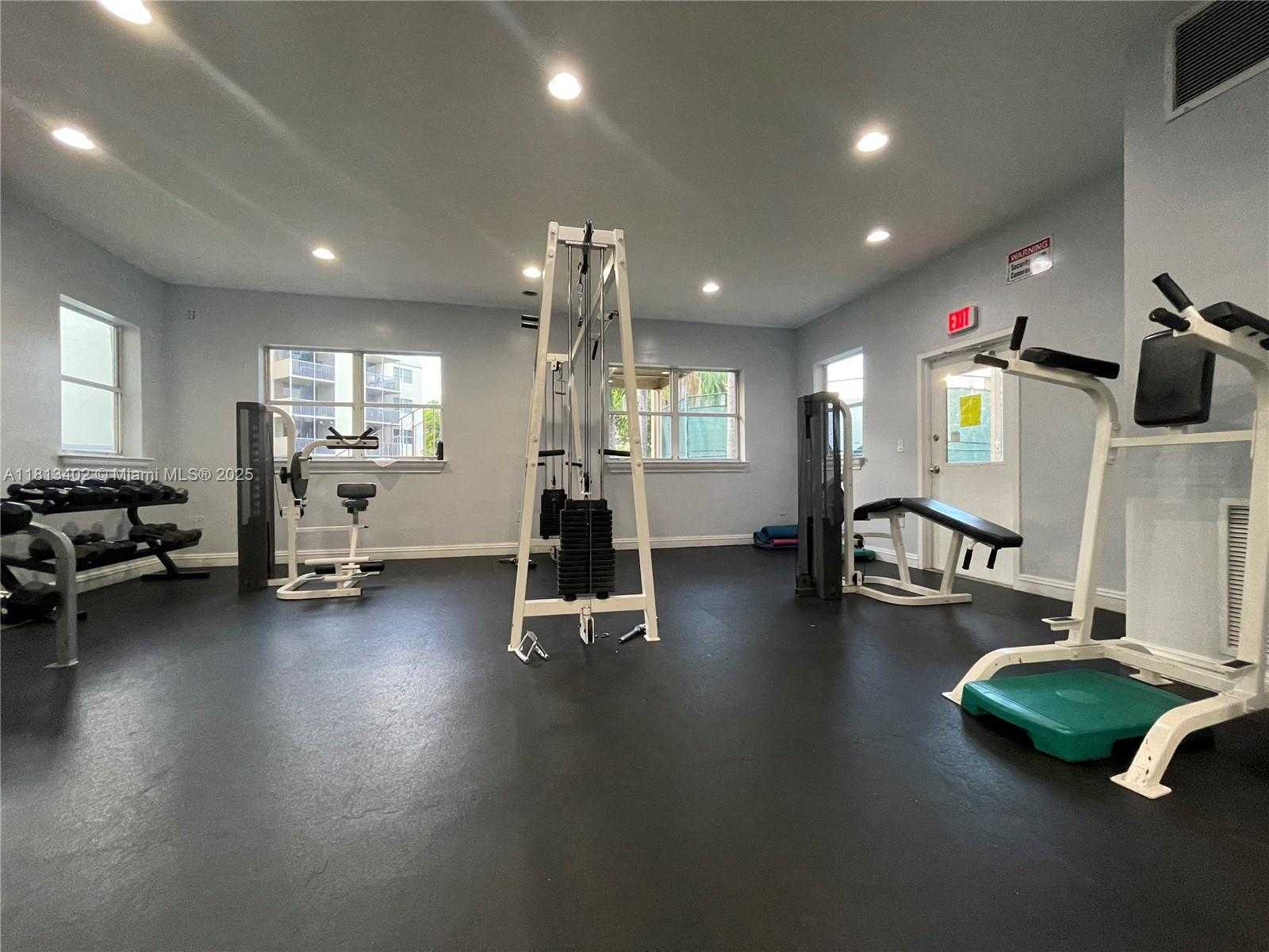Small Image of 8373 LAKE DR #306, Doral Number 45