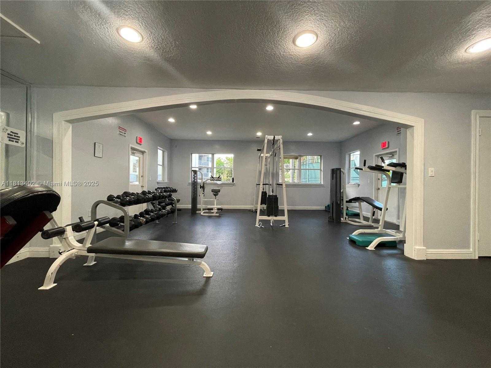 Small Image of 8373 LAKE DR #306, Doral Number 46