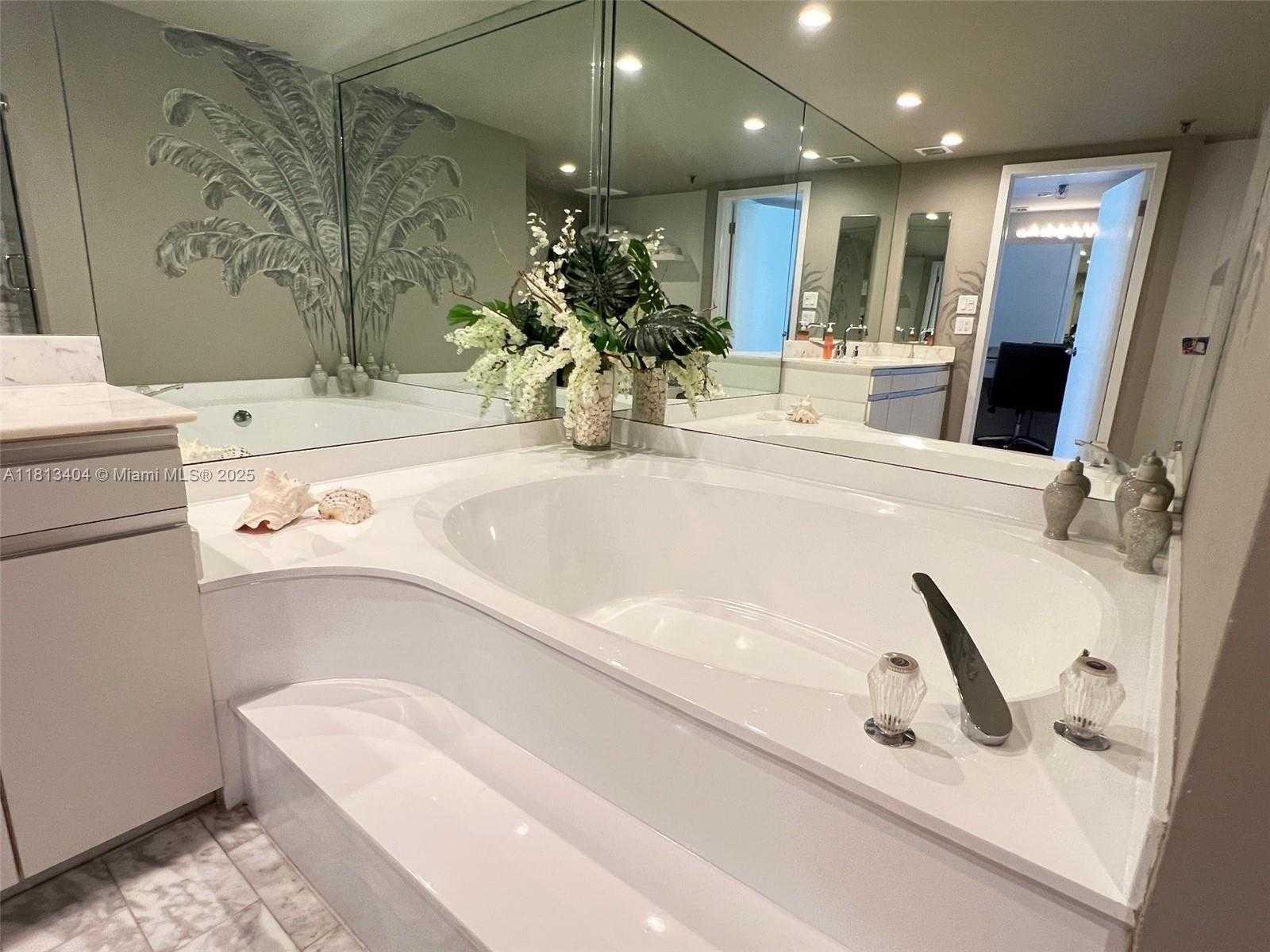 Small Image of 9 ISLAND AVE #1409, Miami Beach Number 37