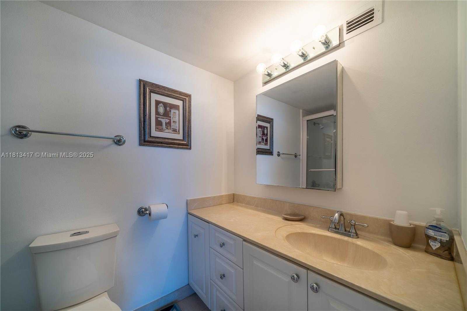 Small Image of 2655 COLLINS AVE #2410, Miami Beach Number 11