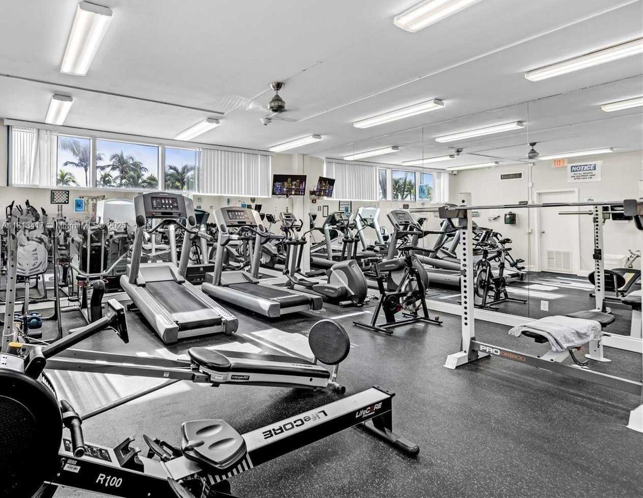 Small Image of 2655 COLLINS AVE #2410, Miami Beach Number 14