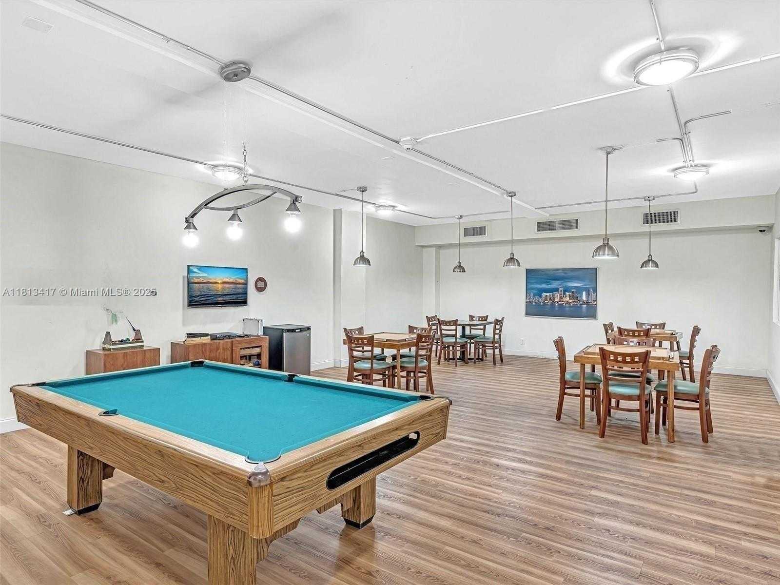 Small Image of 2655 COLLINS AVE #2410, Miami Beach Number 16