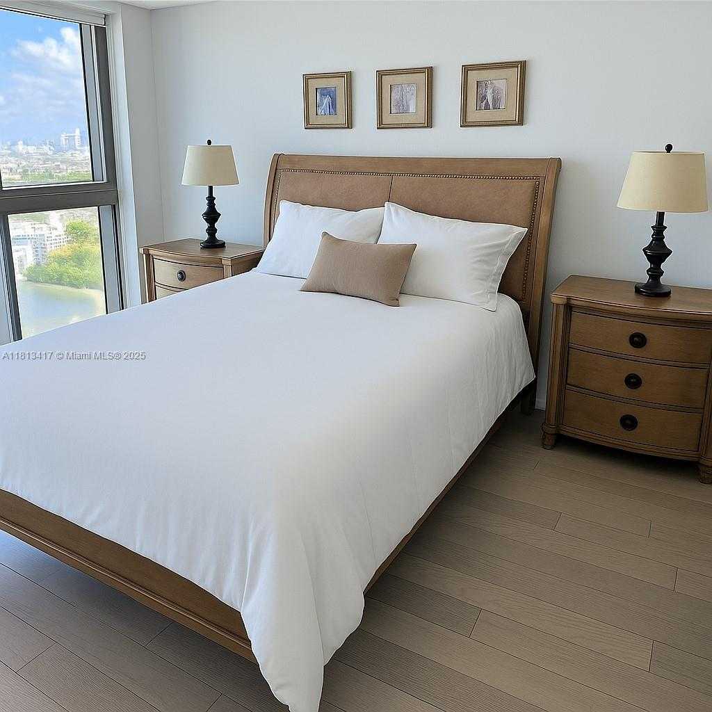 Small Image of 2655 COLLINS AVE #2410, Miami Beach Number 9