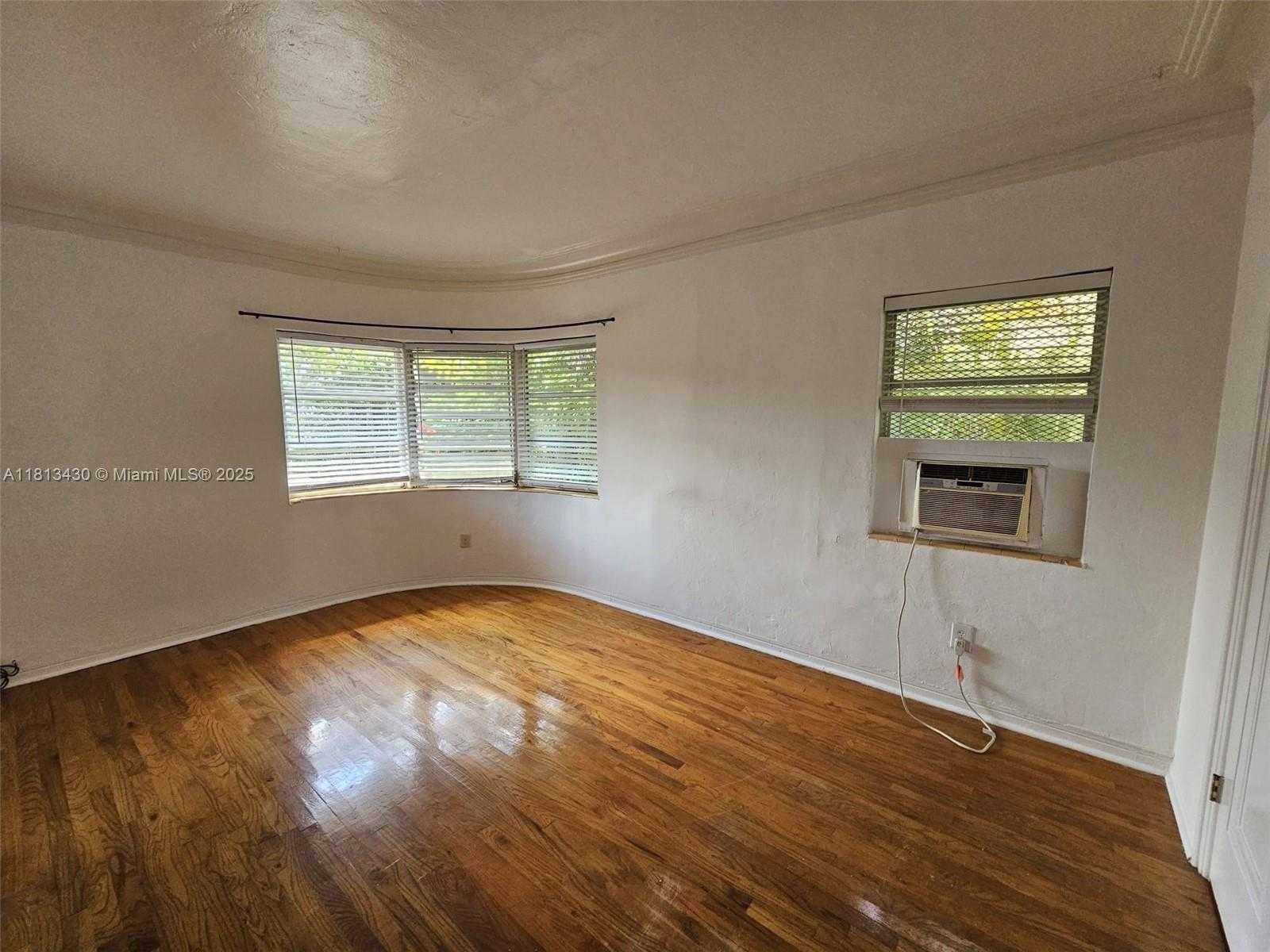 Small Image of 850 JEFFERSON AVE #1A, Miami Beach Number 3