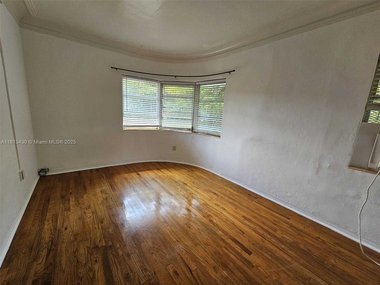 Small Image of 850 JEFFERSON AVE #1A, Miami Beach Number 4