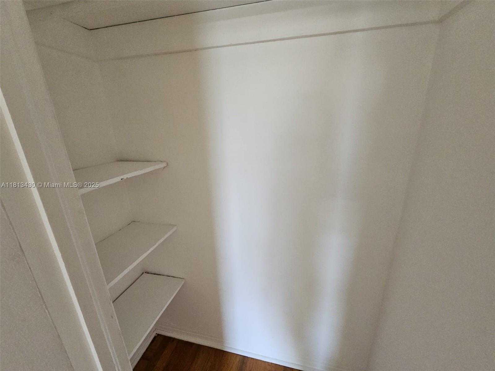 Small Image of 850 JEFFERSON AVE #1A, Miami Beach Number 7