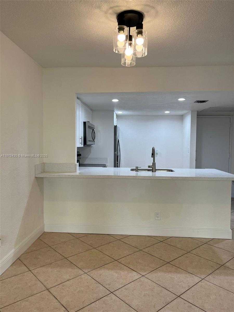 Small Image of 601 THREE ISLANDS BLVD #110, Hallandale Beach Number 4