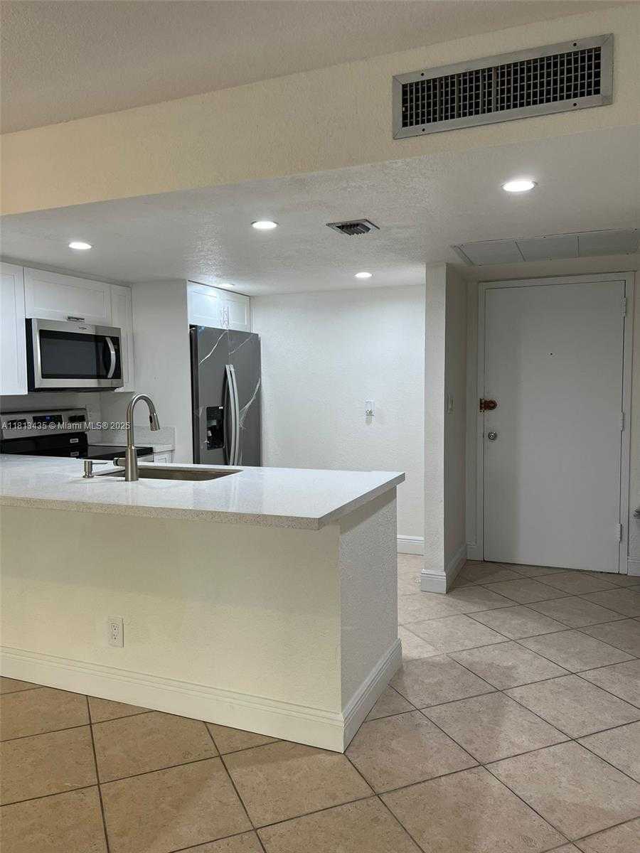 Small Image of 601 THREE ISLANDS BLVD #110, Hallandale Beach Number 5