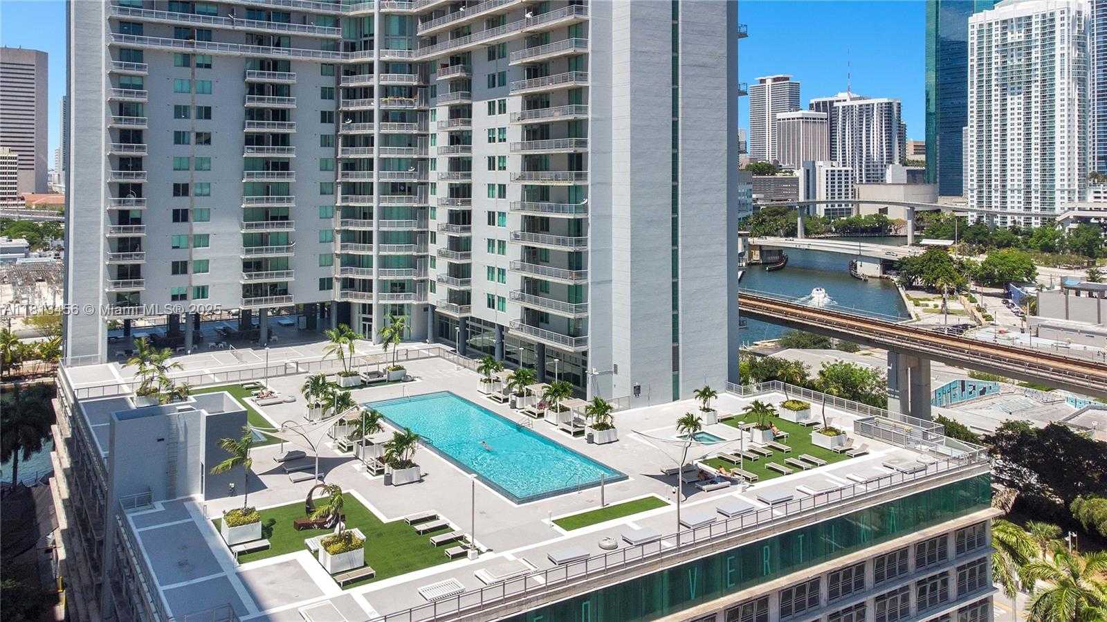 Small Image of 690 SOUTH WEST 1ST CT #2530, Miami Number 14